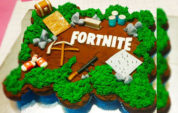 small fortnite cake idea  Boy birthday cake, 9th birthday cake, Fortnite