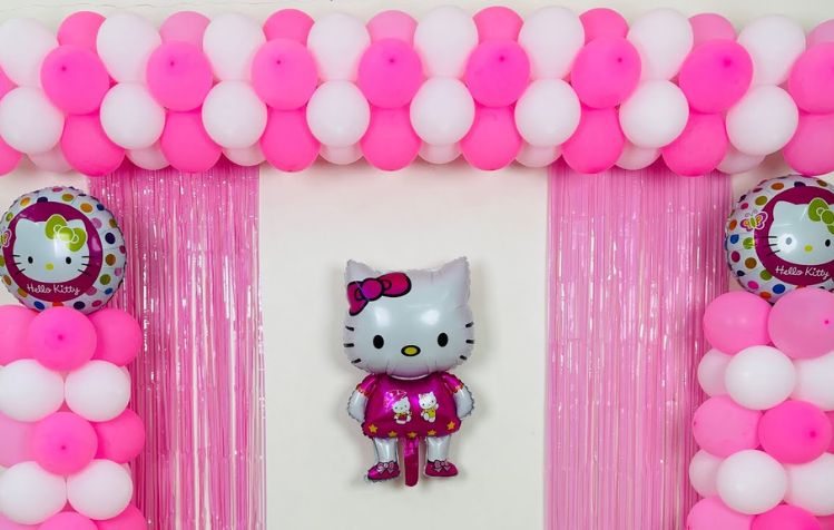 Hello Kitty Quince Centerpieces 2023