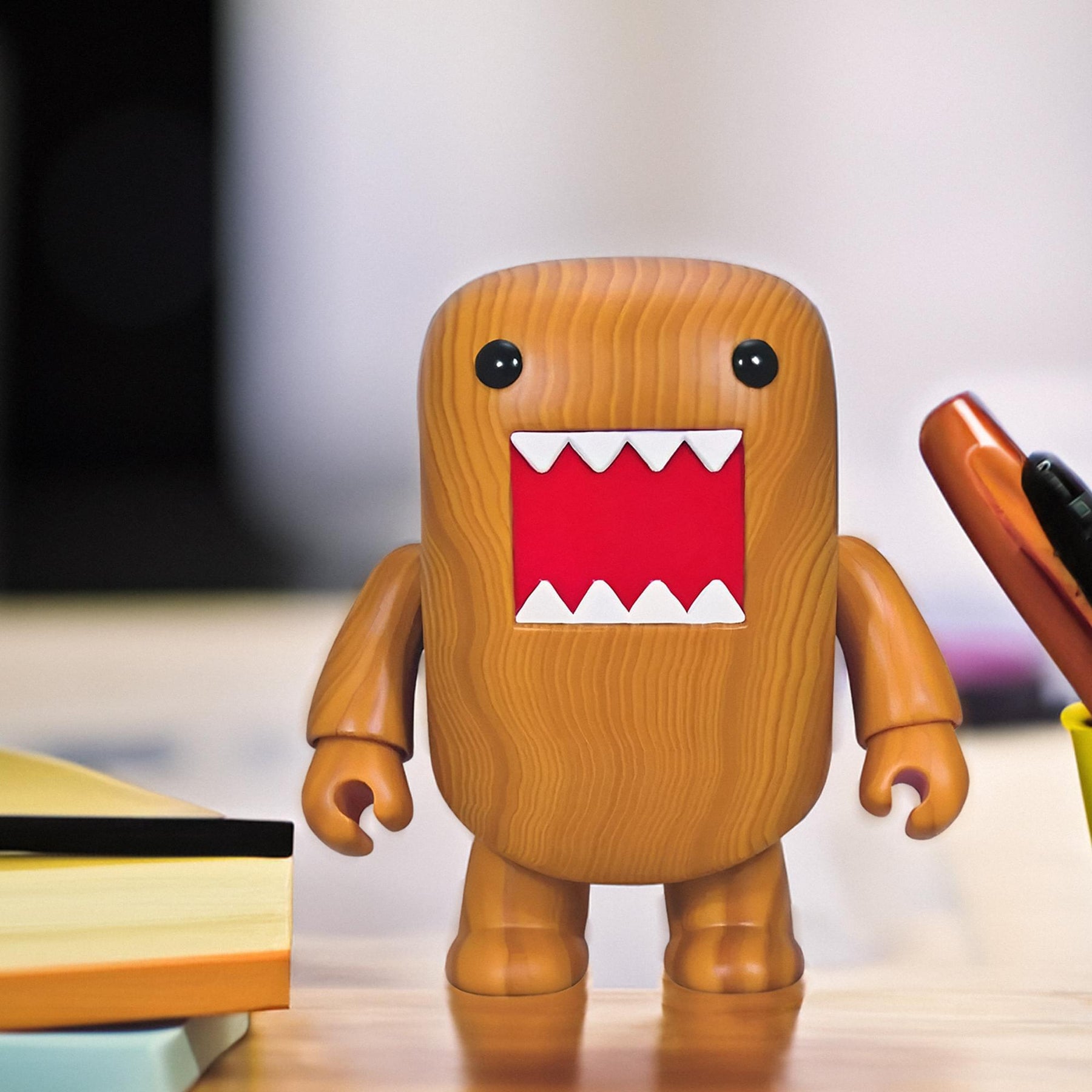 Domo Deluxe Qee 7" Wood Grain Figure