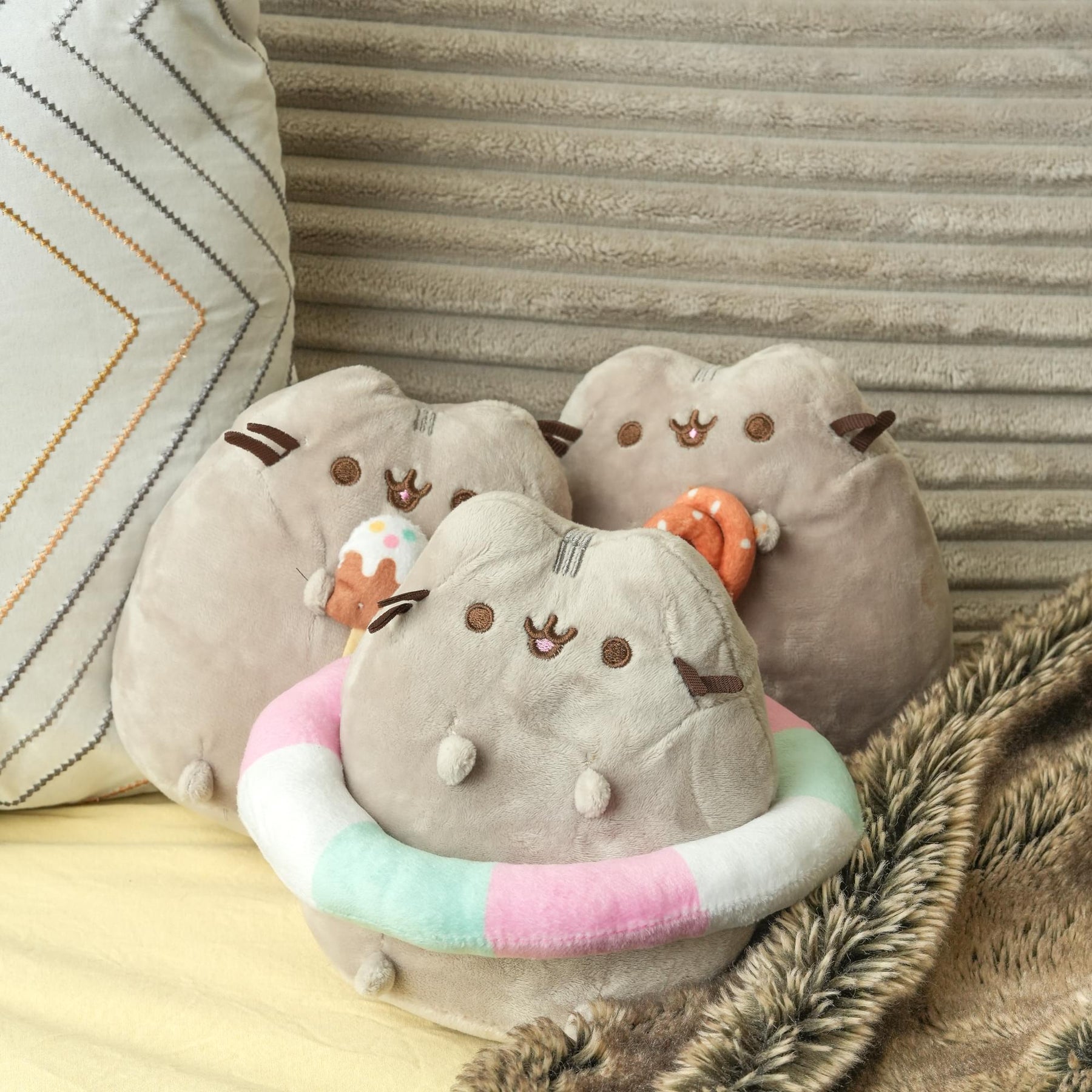 Pusheen 6.5 Inch Plush | Pusheen with Floatie