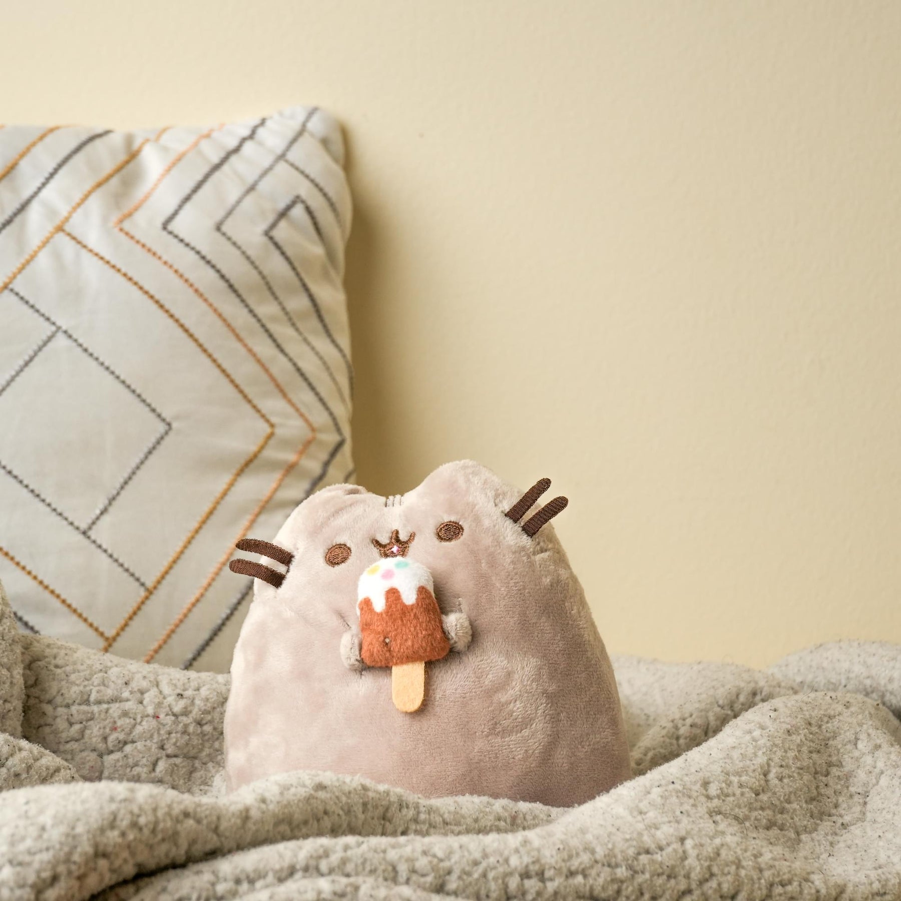 Pusheen 6.5 Inch Plush | Pusheen with Ice Cream