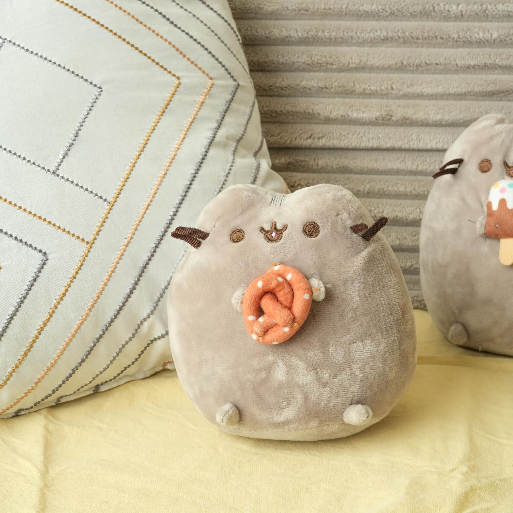 Pusheen 6.5 Inch Plush | Pusheen with Pretzel