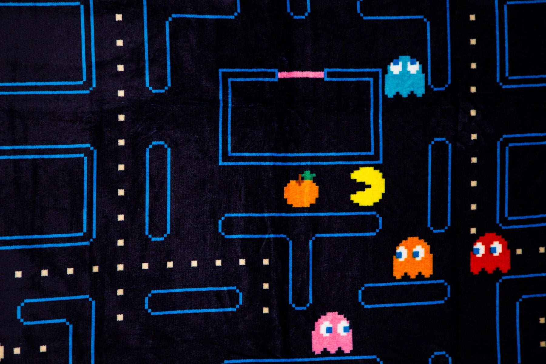 Pac-Man Maze Fleece Throw Blanket | Cozy Lightweight Blanket | 45 x 60 Inches