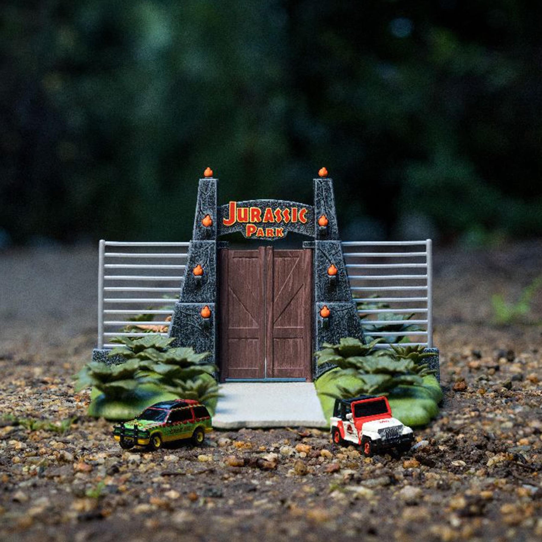 Jurassic Park Gate Diorama Nano Scene w/ 1.65 Inch Die-Cast Cars