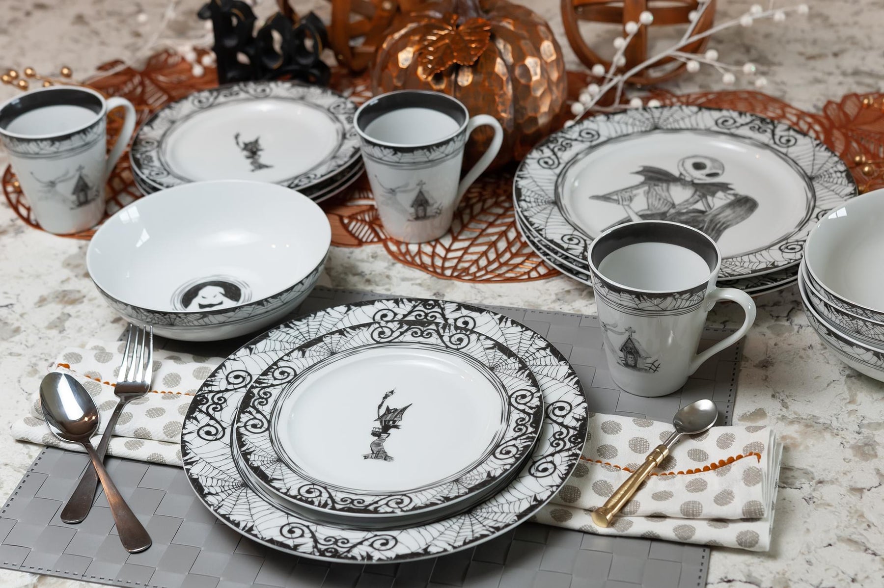 The Nightmare Before Christmas 16-Piece Ceramic Dinnerware Set