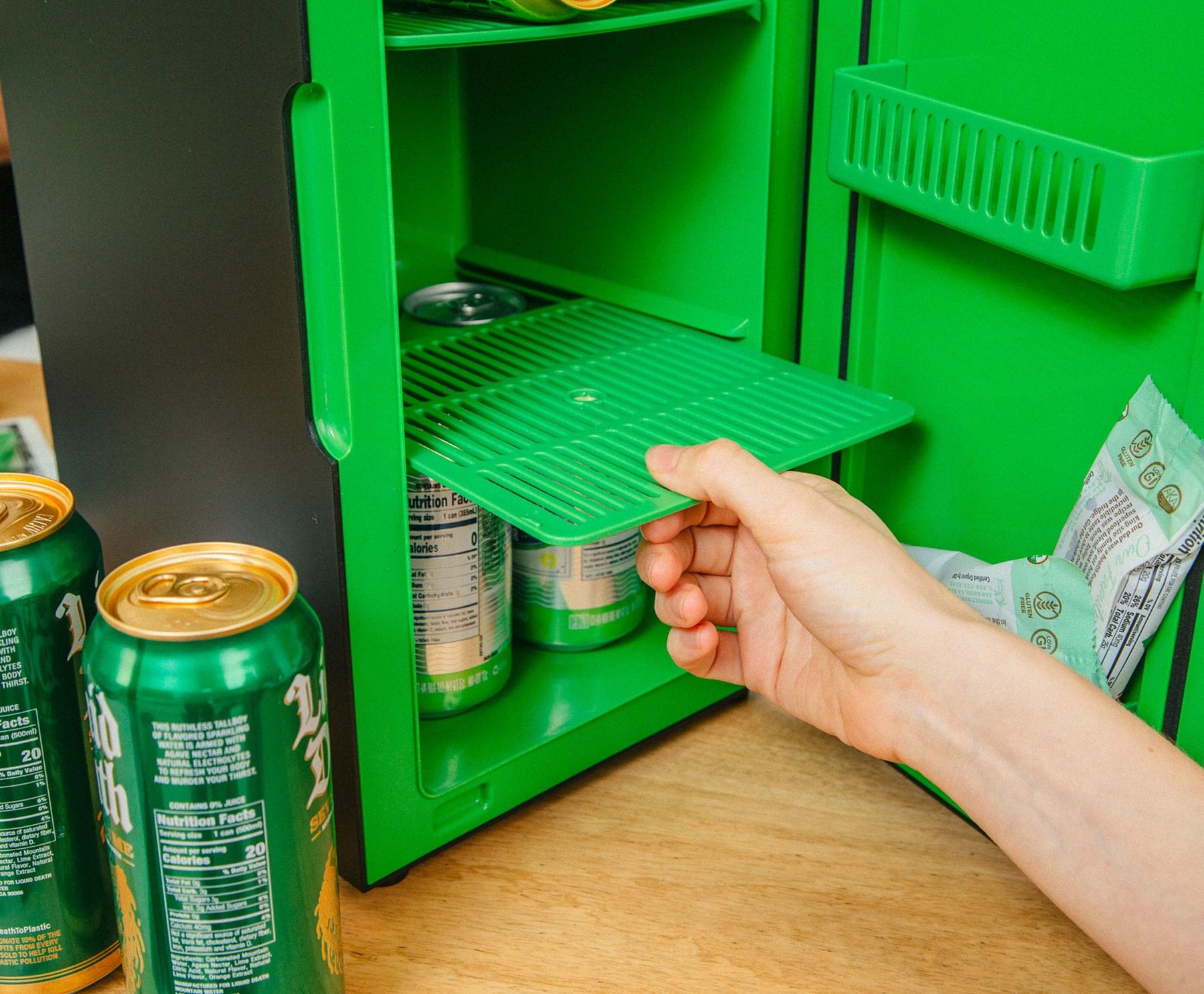Marvel Spider-Man 4-Liter Mini-fridge Thermoelectric Cooler – Ukonic