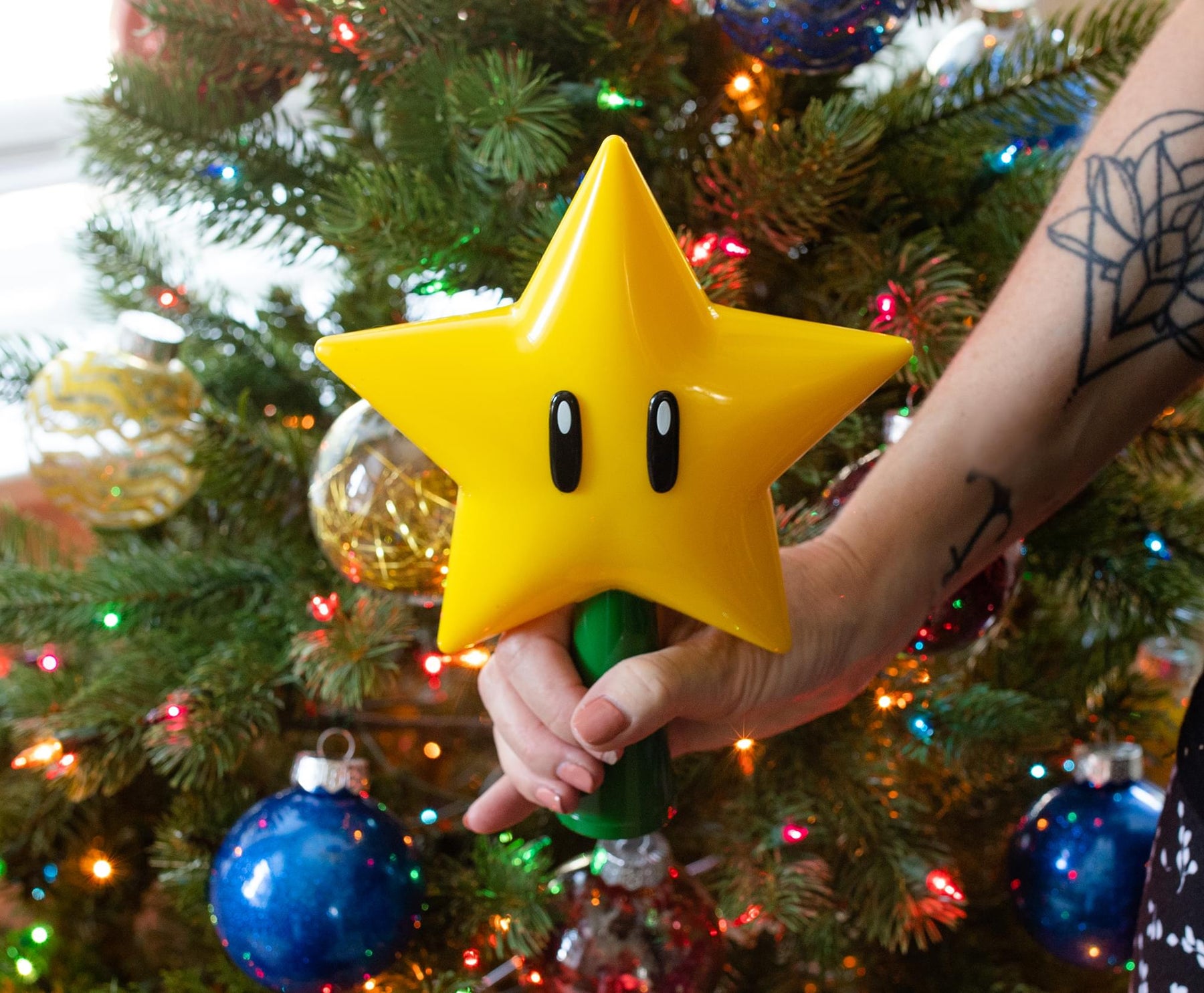 Super Mario Bros. 7-Inch Super Star Light-Up Holiday Tree Topper Decoration