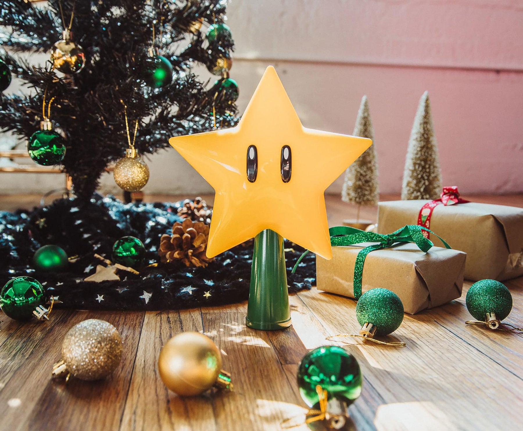 Super Mario Bros. 7-Inch Super Star Light-Up Holiday Tree Topper Decoration