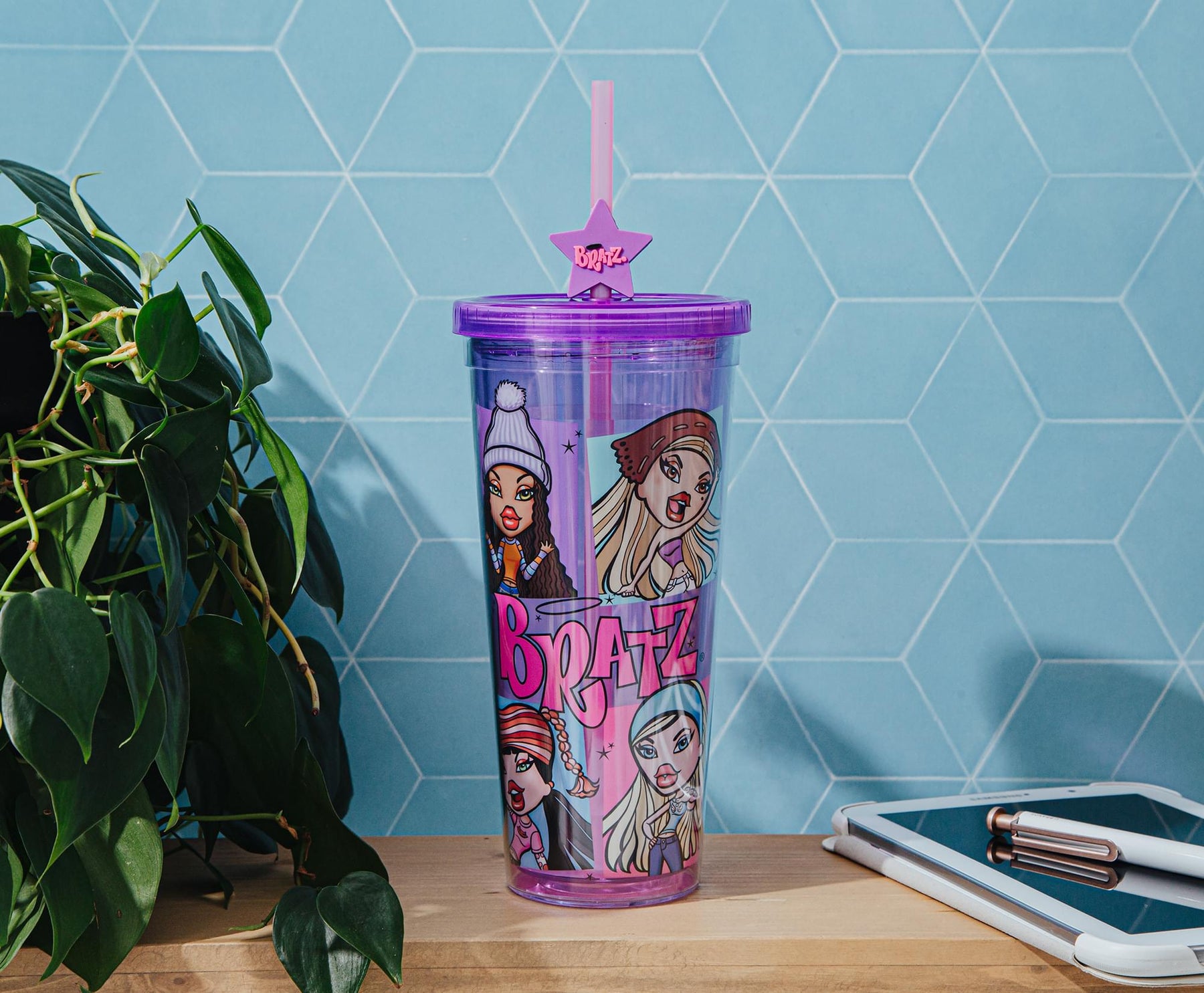 Bratz Carnival Cup With Lid and Straw Topper Charm | Holds 24 Ounces