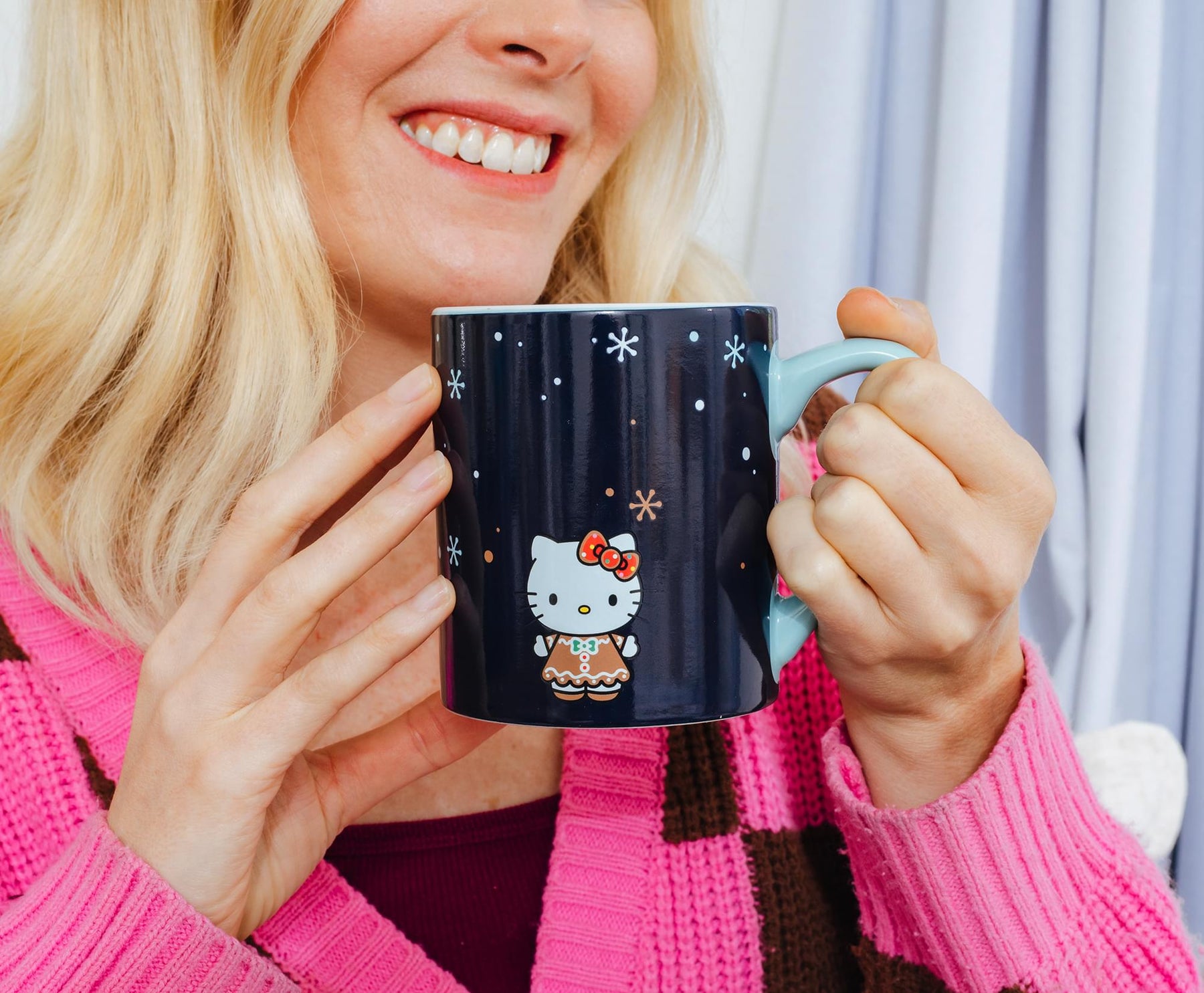 Sanrio Hello Kitty Holiday Gingerbread House Heat-Reveal Mug | Holds 14 Ounces