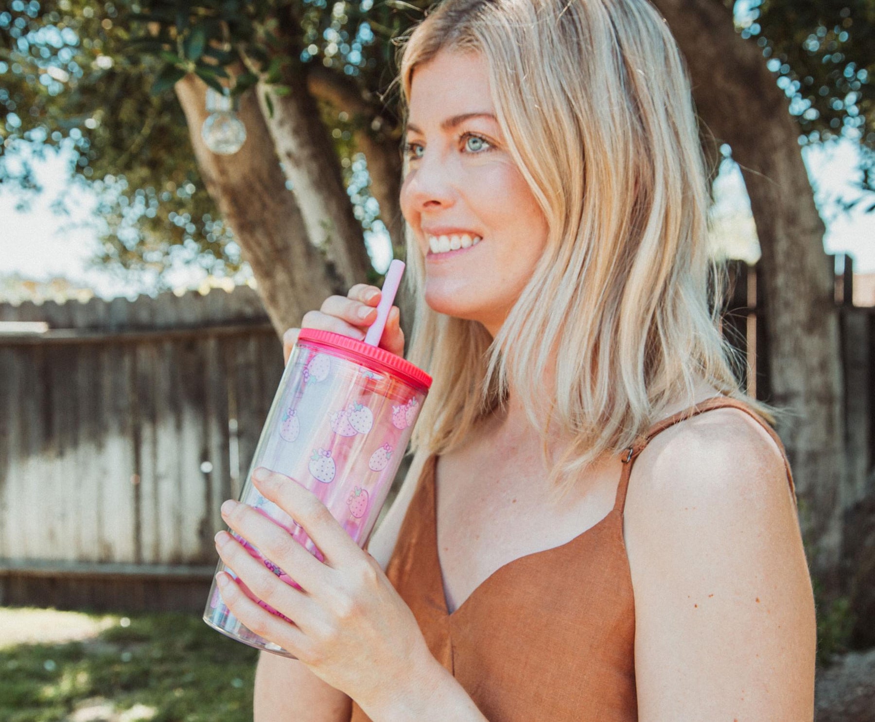 NWT Sanrio Hello Kitty Pink Plastic Travel Tumbler w/ Lid Straw 32oz