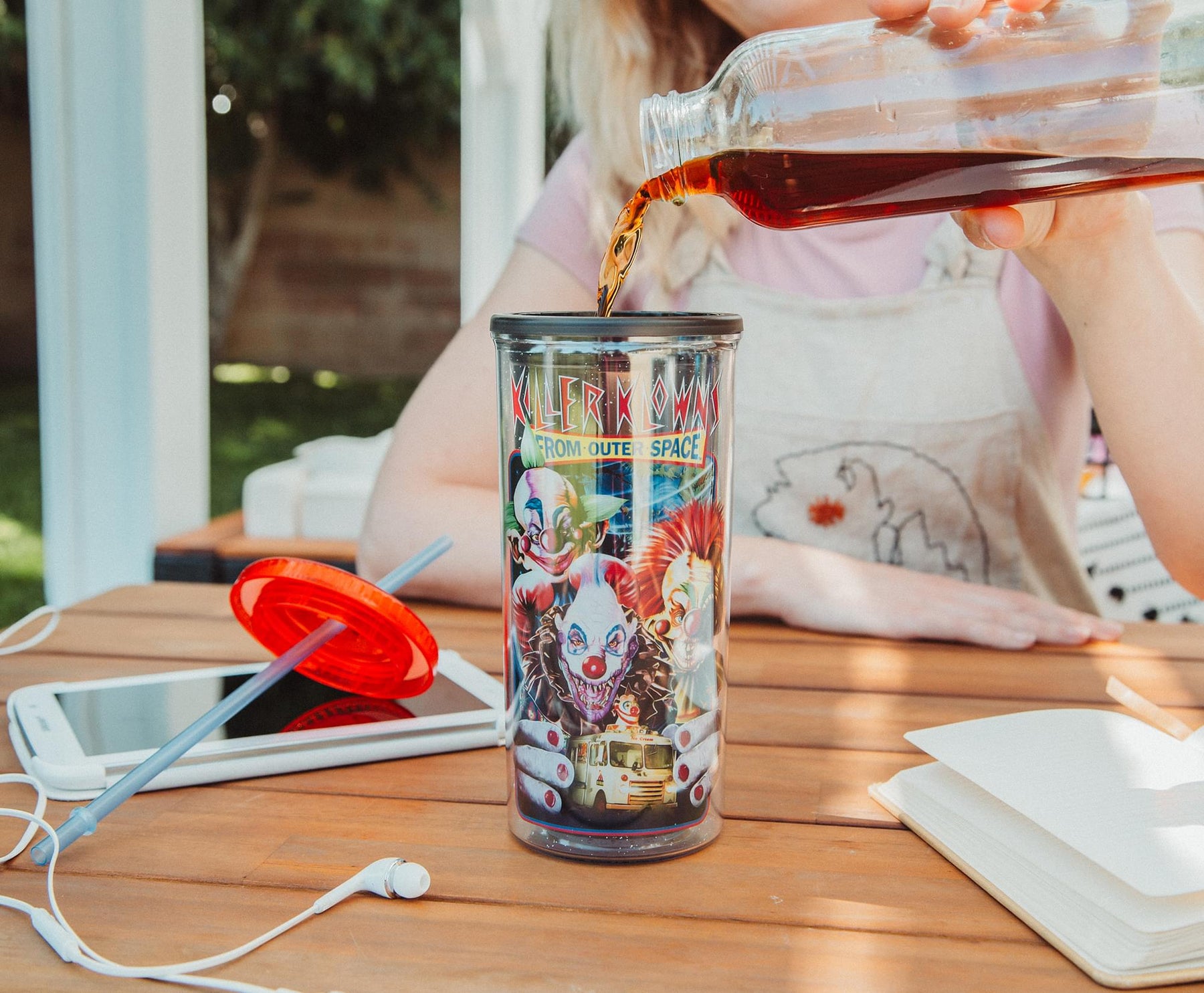 Silver Buffalo Friends Central Perk Cold Cup with Lid and Straw | Holds 20  Ounces