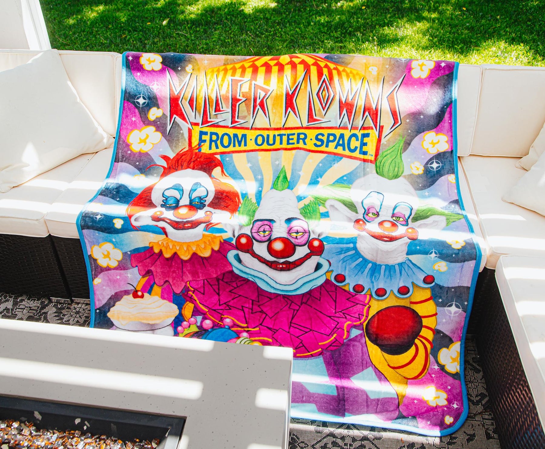 Killer Klowns From Outer Space Characters Raschel Throw Blanket | 45 x 60 Inches