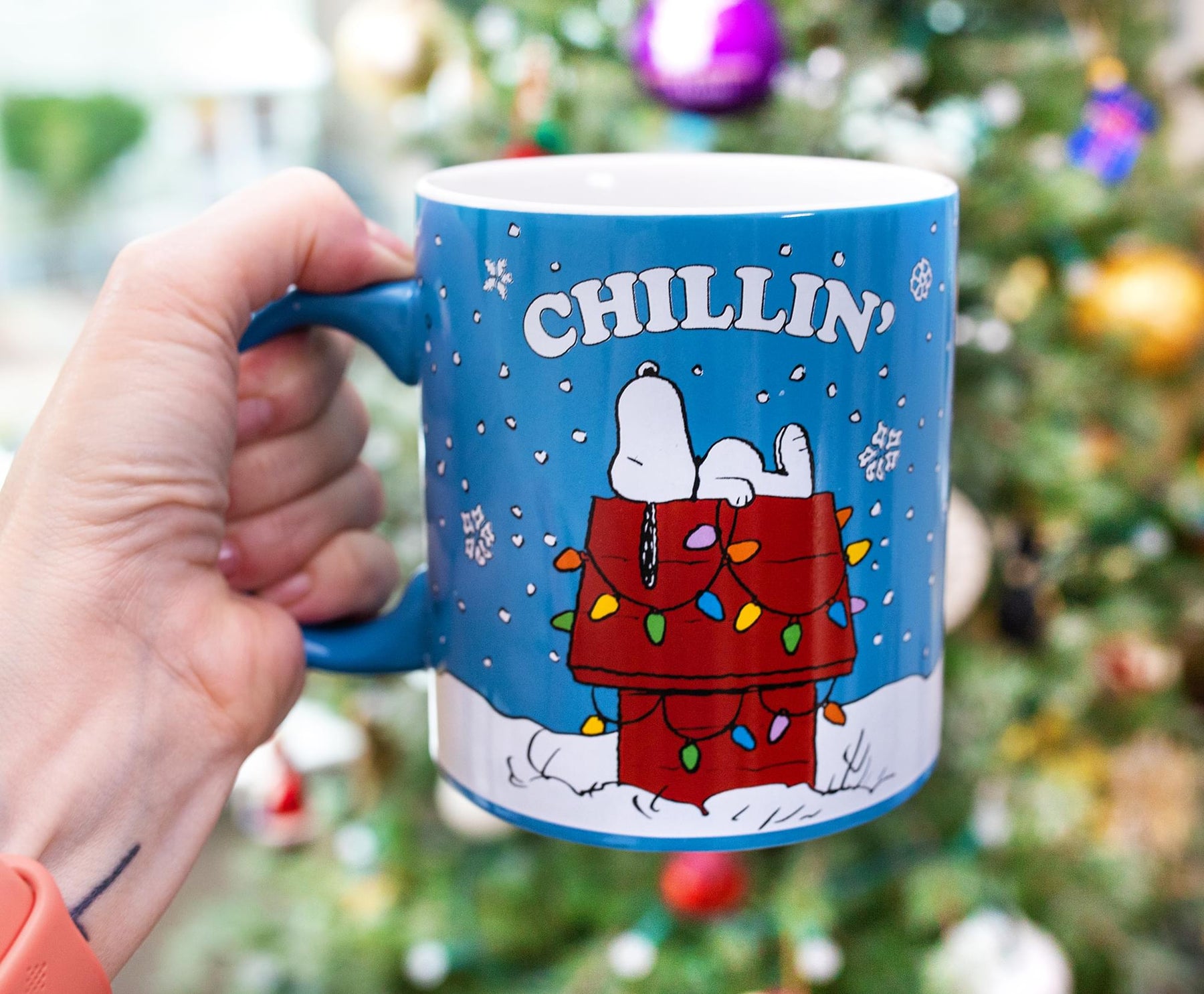 Peanuts Snoopy "Chillin" Ceramic Mug | Holds 20 Ounces