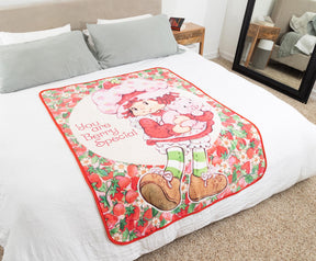 Strawberry Shortcake "Berry Special" Raschel Throw Blanket | 45 x 60 Inches