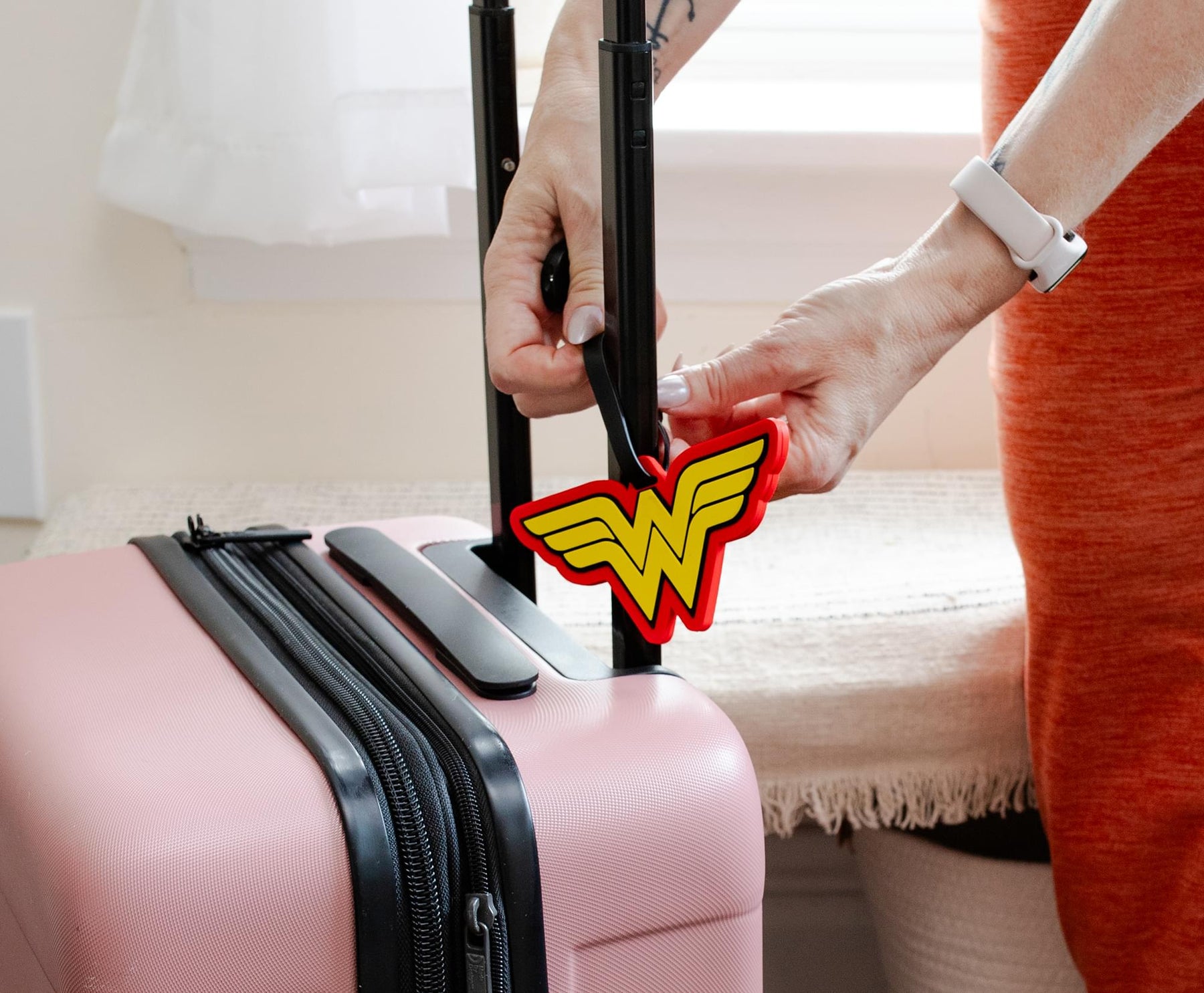 DC Comics Wonder Woman Logo Travel Luggage Tag With Suitcase ID Card Label