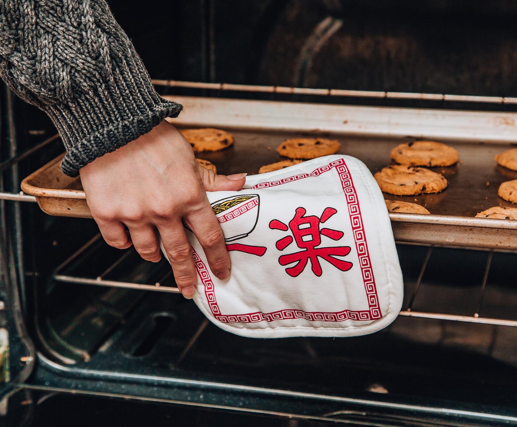 Hello Kitty Heat Resistant Cooking Glove Oven Mitts + Placemat Pot Holder  Set Inspired by You.