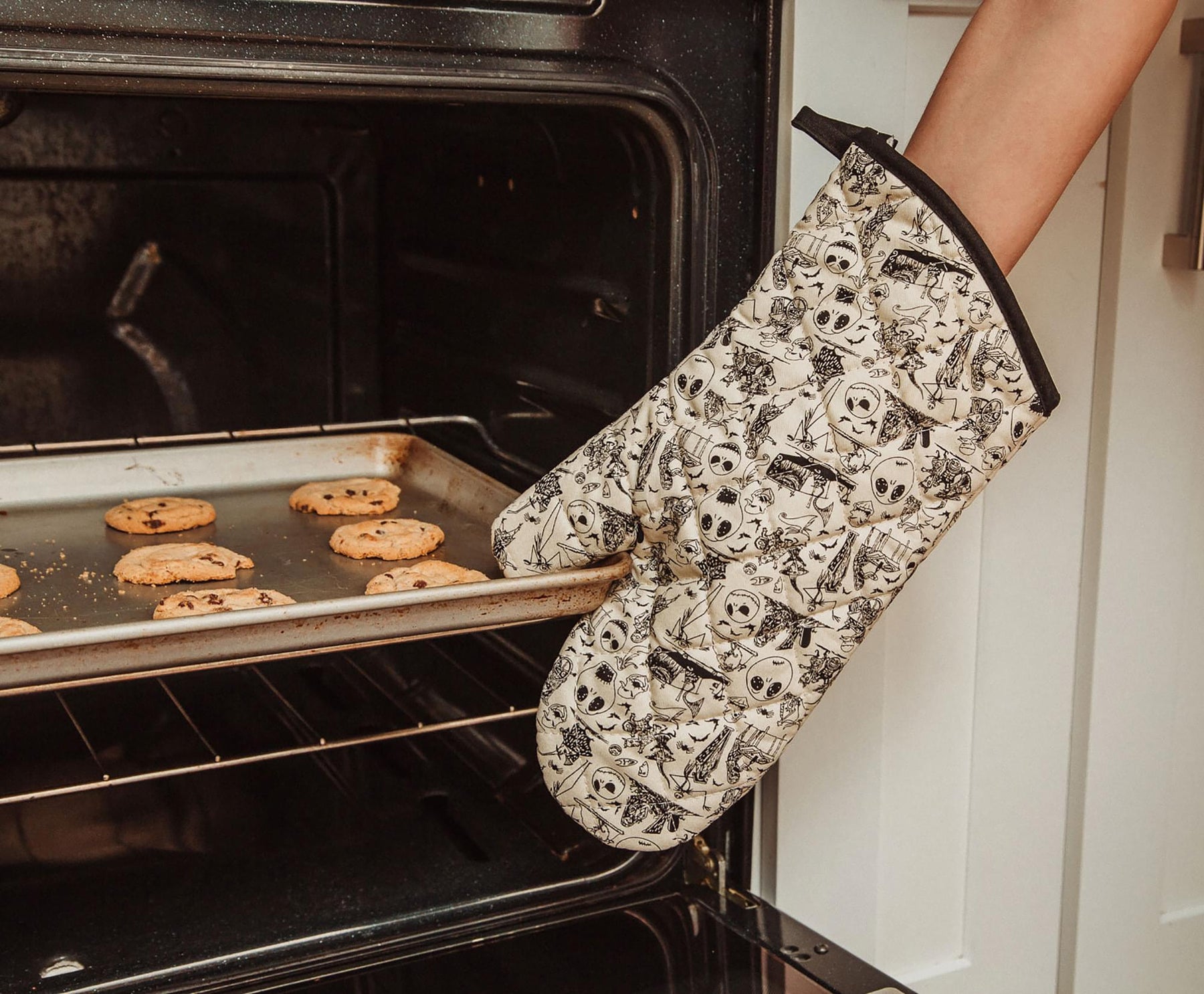 Oven Mitt Made With Nightmare Fabric, Kitchen Decor 