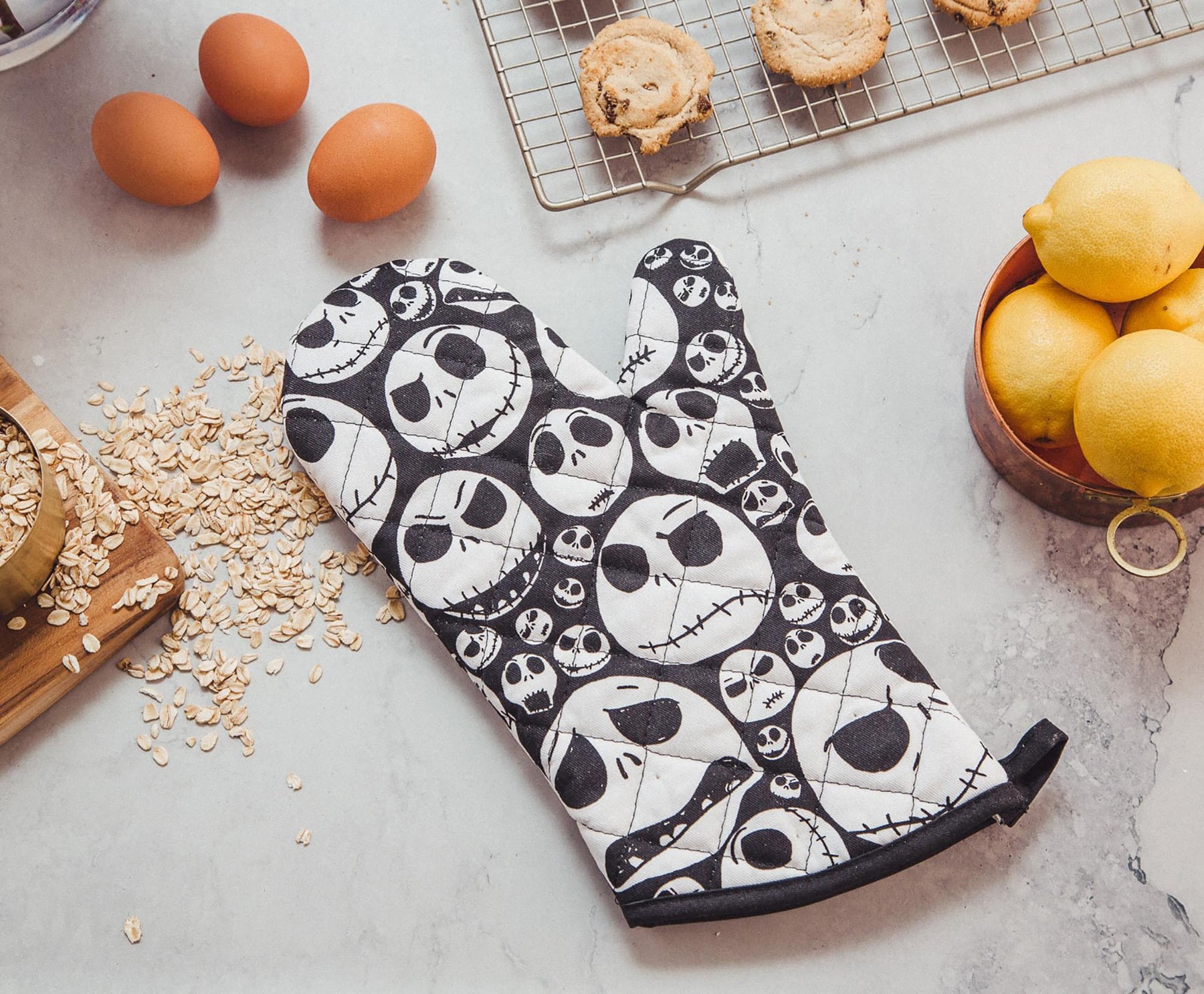 Disney The Nightmare Before Christmas Oven Mitt and Pot Holder Kitchen Set