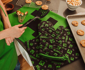 Minecraft Green Creeper Kitchen Set | Apron, Oven Mitt, Dish Towels, Pot Holder