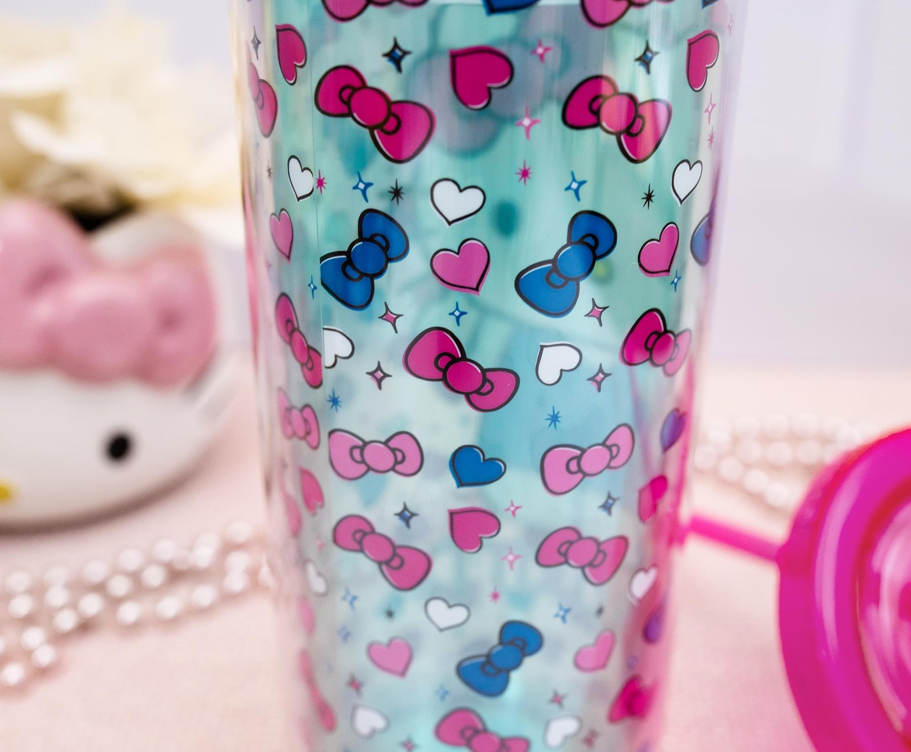 Hello Kitty Bows and Hearts Carnival Cup with Lid and Straw Holds 20 Ounces