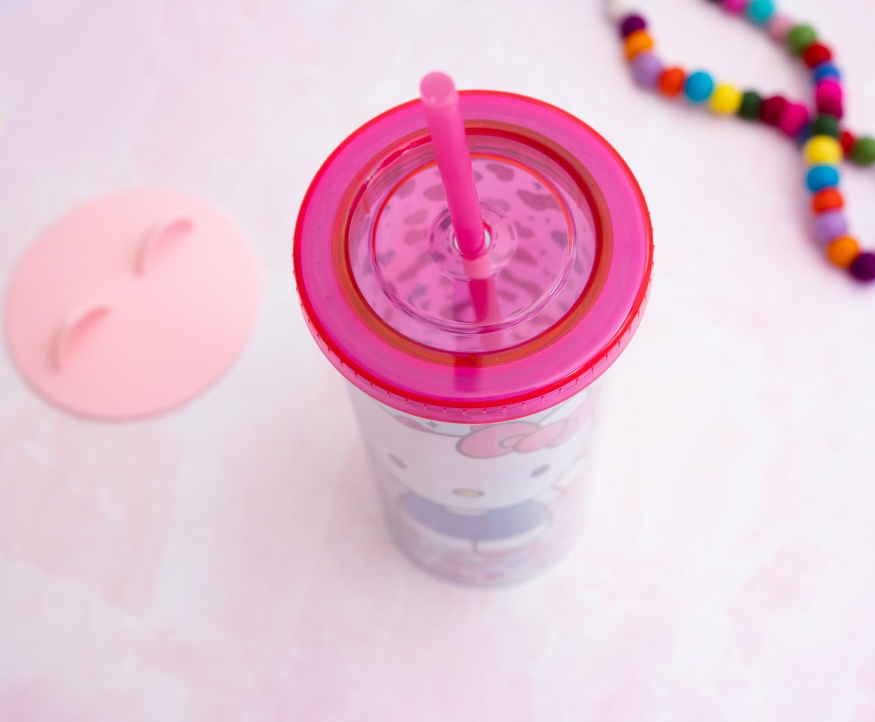 Hello Kitty Bows and Hearts Carnival Cup with Lid and Straw Holds 20 Ounces